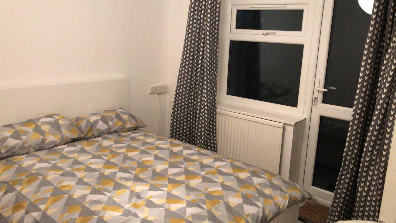 2 Bedroom Garden Apartment Τσέλτενχαμ Εξωτερικό φωτογραφία